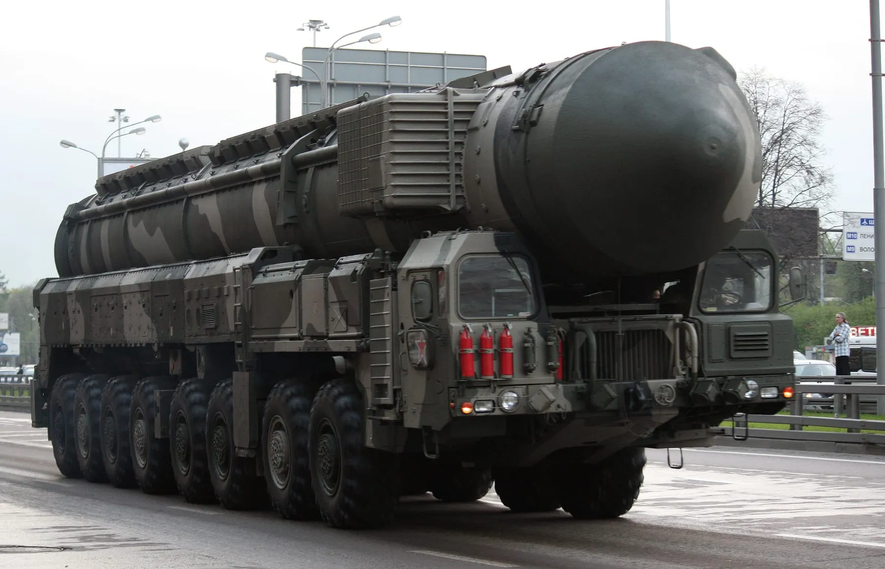 Пусковая установка «Тополь-М» на параде