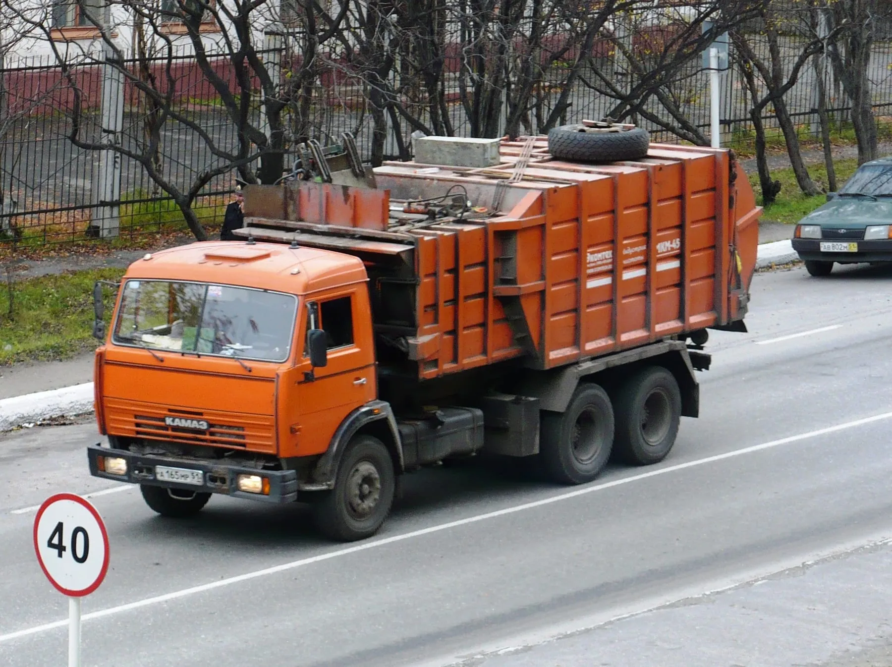 Мусоровоз с установкой МКМ-45 на шасси КамАЗ в Североморске