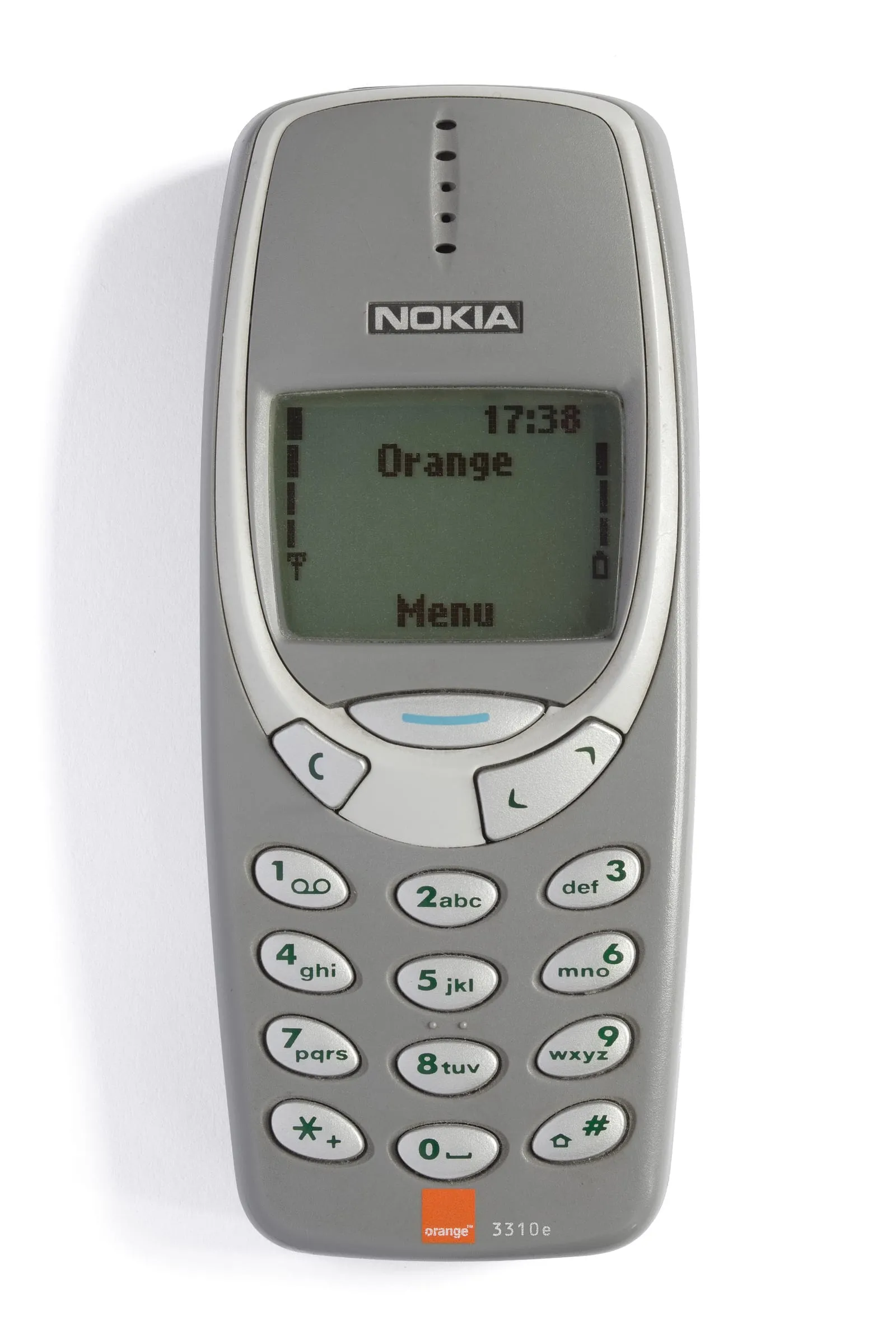 Nokia 3310 (2000) — телефон с «Змейкой», который был в кармане почти у каждого в середине нулевых.