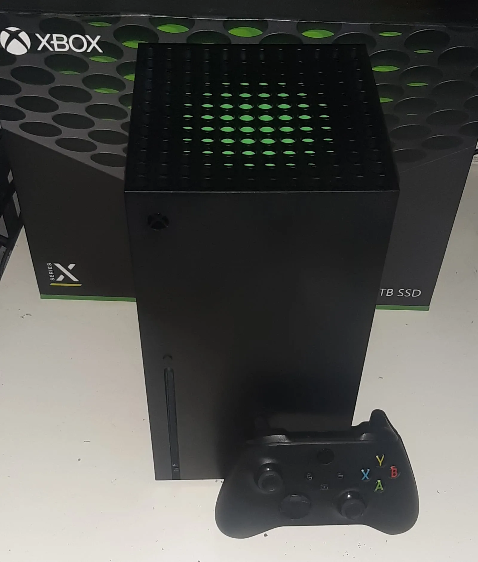 Xbox Series X (2020) — консоль нового поколения Microsoft, конкурент PlayStation 5.